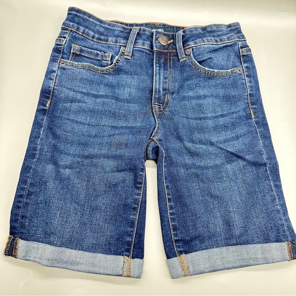 👉 AERO 9” Denim Bermuda Shorts – Women’s Size 4